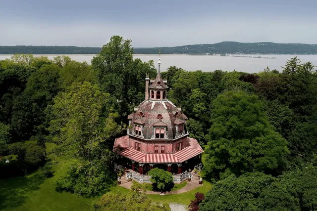 This Victorian Home Outside Of NYC Has One Of Tripadvisor’s Best Tours In The Country — And Its October Events Will Get You In The Spooky Spirit