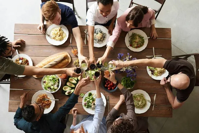 A Guide To Tackling Friendsgiving With All Types Of Friendship Groups
