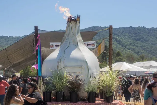 This Garlic Festival Near NYC Has Funky Ice Cream, Sunflower Fields, And Fall Fair Vibes—But It’s Just One Weekend Only