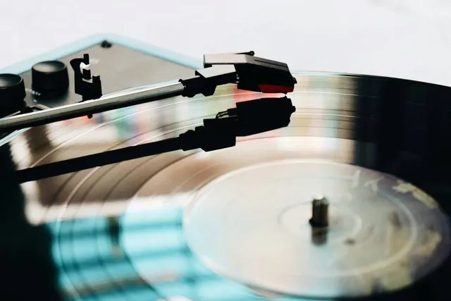 Vinyl Lovers Can Spin Out At A Live Vinyl Listening Party This Sunday In Long Beach