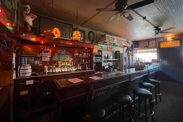 This Beloved Brooklyn Spot From The 1890s Was Named One Of The Country’s Best Dive Bars–$4 Beers, Live Music, & A Century Of Charm