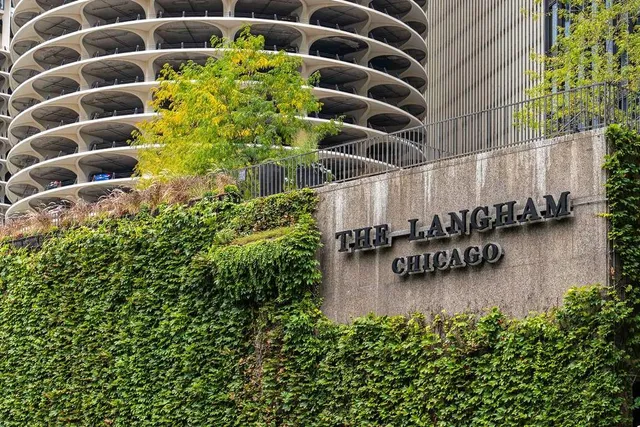 This Chicago Spot Was Just Named The #1 Hotel Bar in the Country—And It’s The Perfect Place For the Holiday Season