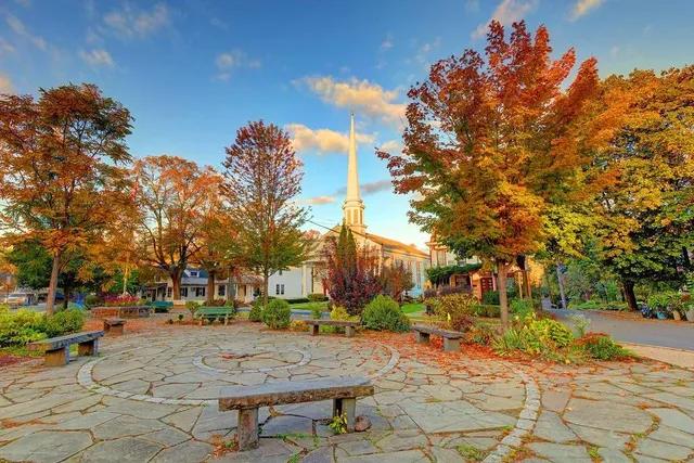A Tiny NY Town Called ‘The Arts Colony of the Catskills’ Is One of the Best Small Towns in the U.S. for Fall Foliage