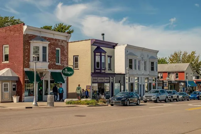 Only 1 Hour From Chicago—Scenic Beach Towns Known as the Hamptons of the Midwest