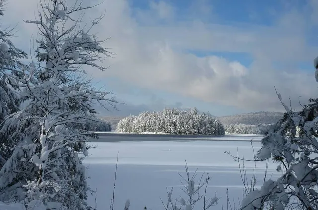 This Alpine-Style Adirondack Town Is One Of New York’s Most Breathtaking Winter Escapes — With Glowing Forests, Dark Skies & Cozy Après Nights