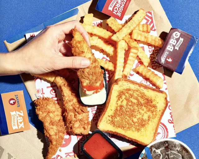 This East Coast Chicken Chain Just Opened Its First Chicagoland Location