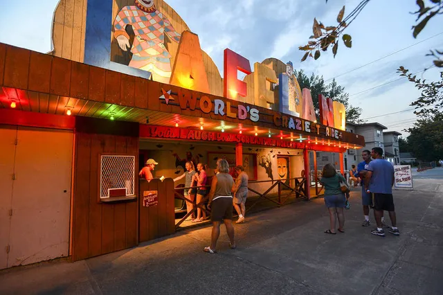 This Hidden Amusement Park in Upstate NY Feels Like Summer in the 1950s—With Tilt‐A‐Whirls & Lakeside Cotton Candy