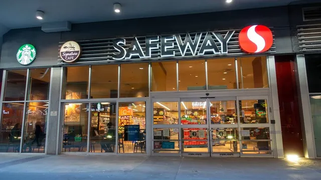 A New Proposal Could Turn The Marina’s Iconic Safeway Into a 25 Story Housing Development