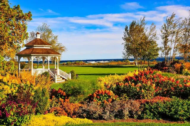 This Midwest Island Is The Perfect Fall Escape—Horse-Drawn Carriages, 70-Miles of Colorful Trails, and the Best Place for Leaf Peeping