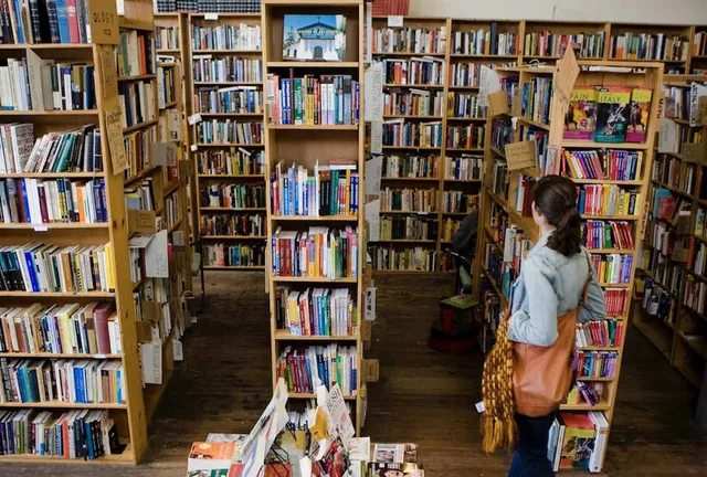 Join A Literary Bar Crawl This Weekend With Over 25 Venues In The Mission District