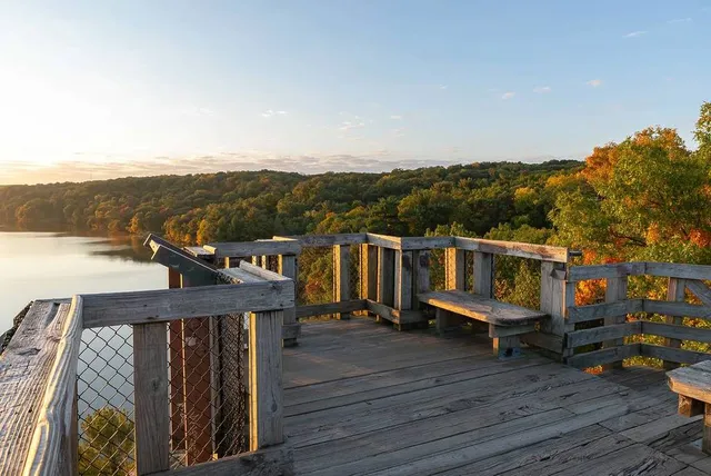 2 Hours From Chicago—One of the Most Visited State Parks in the U.S. Has Canyons, Bluffs, and Scenic Views Over the Illinois River