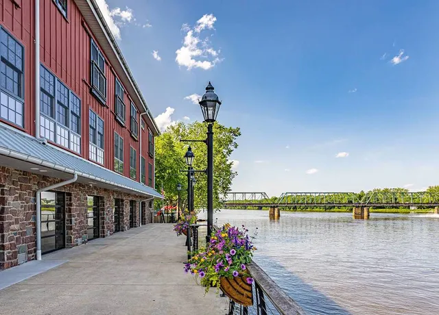 One Of The Northeast's Best Small Towns Is Hiding Just 90 Minutes Outside NYC — With River Views And Storybook Streets