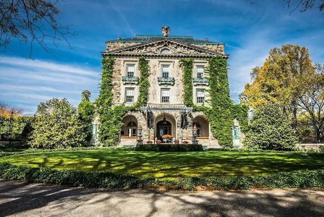 Over One Third Of New Yorkers Named This Halloween Town Their Favorite Fall Getaway — Here’s Why