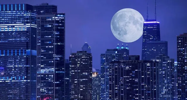 The Biggest Supermoon of 2025 Rises Tonight—Where to See the Beaver Moon in Chicago
