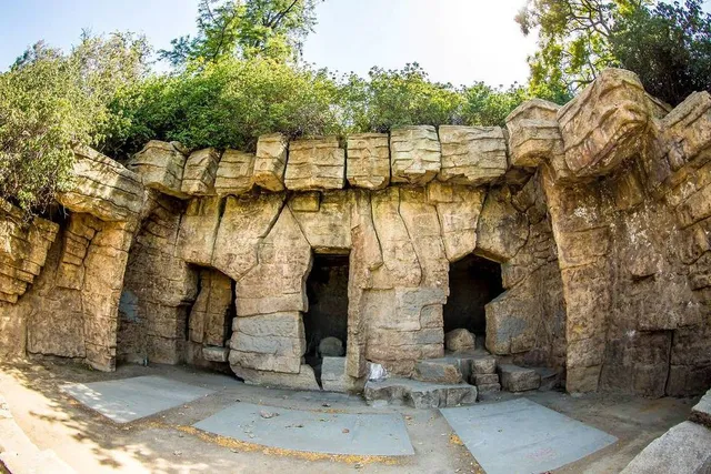 Walk Through An Abandoned L.A. Zoo On This Eerie Haunted Hike –Here’s How To RSVP