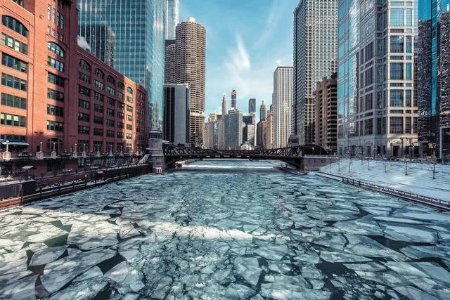 The Best Things To Do This Winter in Chicago—From Crusing in a Hot Tub on the River to Sipping Glühwein at the Best Christmas Market in the Country