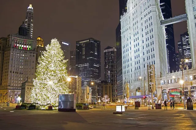 From Restaurants to Last-Minute Retail: Here’s Everything That’s Open on Christmas Day in Chicago