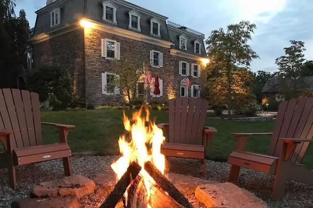 This Gorgeous Riverfront B&B Is Hidden Just 90 Minutes From NYC—And It’s Perfect For A Labor Day Weekend Escape