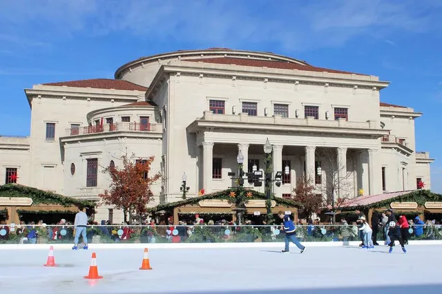 3 Hours From Chicago—The ‘Best Christmas Market’ In The US, And it Has Wooden Huts, Potato Pancakes, and Hot Glühwein Served in Boot Mugs