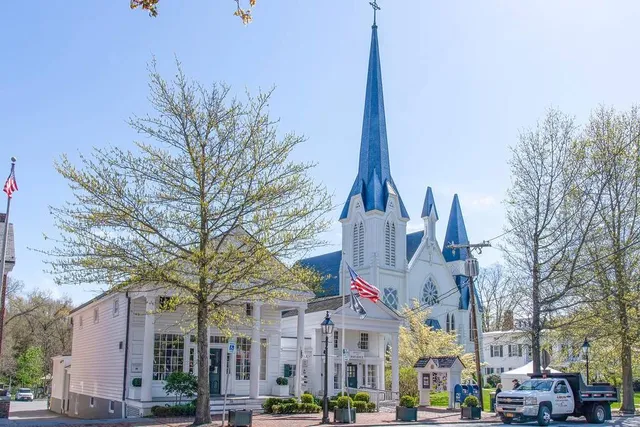 This Peaceful Town Full of Colonial Charm & Horse Farms Is the Safest in New York — And It’s Less Than An Hour From NYC