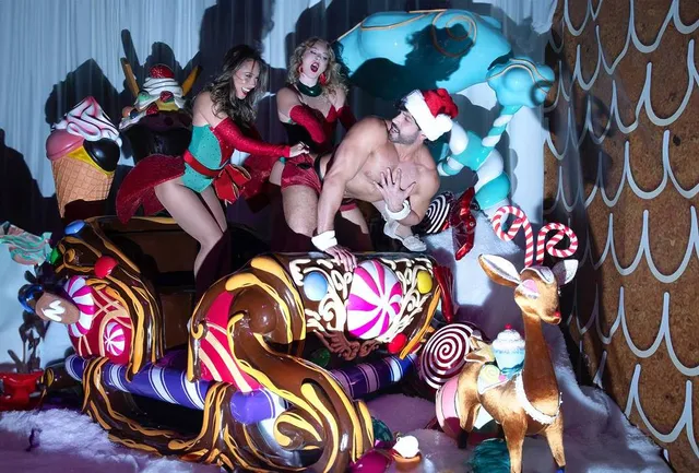 5 Reasons To Experience The Santa’s Secret Holiday Show