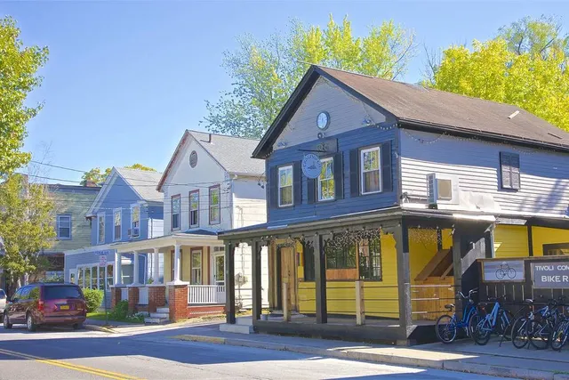 This Adorable Upstate NY River Town Has Only 1,000 Residents — And Its Name Backward Is ‘I-L-O-V-I-T’