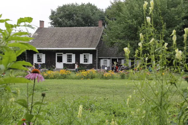 The Oldest Building In NYC Was Once A Gas Station Shed — Now It’s A 370-Year-Old Time Machine
