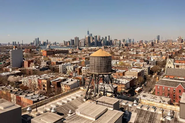This Former Industrial Zone Is Now One Of Brooklyn’s Trendiest Spots For Art, Food & Nightlife