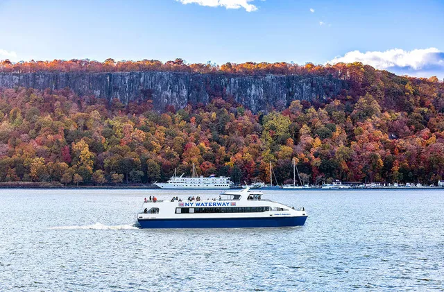 This Scenic 4-Hour Fall Foliage Boat Tour Along the Hudson River is the Most Breathtaking Autumn Ride in NY