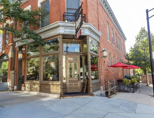 The Oldest Bar in Chicago Dates Back Over a Century—It's Still Serving This Quirky Drink