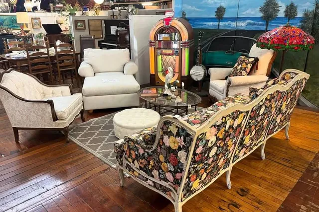 California’s Biggest Vintage Store Is Right Here In L.A. County — 57,000 Square Feet Of Treasures And Over 40 Years In Business