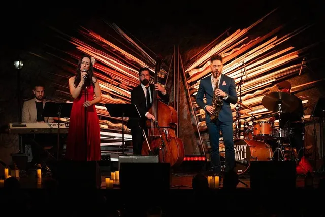 This Exciting Music Show Brings Live Jazz To Chicago That Feels Straight Out Of 1920s New Orleans — With Tributes To Soul On The Way