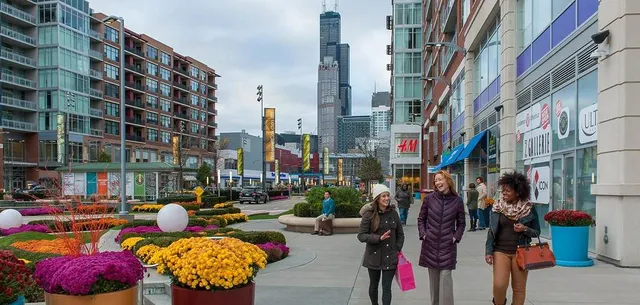 This Chicago Shopping Destination Just Unveiled a Holiday Spectacular With Free Treats and Gift Cards