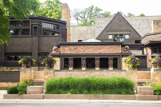 Inside Frank Lloyd Wright’s Oak Park Home—Now Featured in ‘The Bear’ Season 4