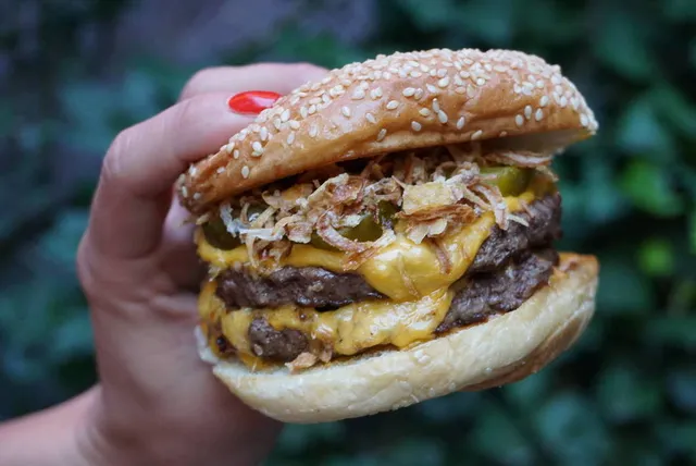 This Award-Winning Smash Burger Is One Of The Best In NYC – Here’s How You Can Enjoy It With An Epic 50% Discount