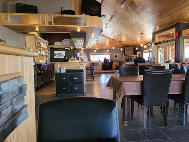 Gigglin' Grizzly Neighbourhood Pub