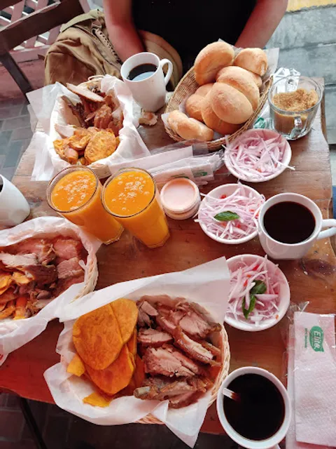 Chicharronería Los 3 Chanchitos