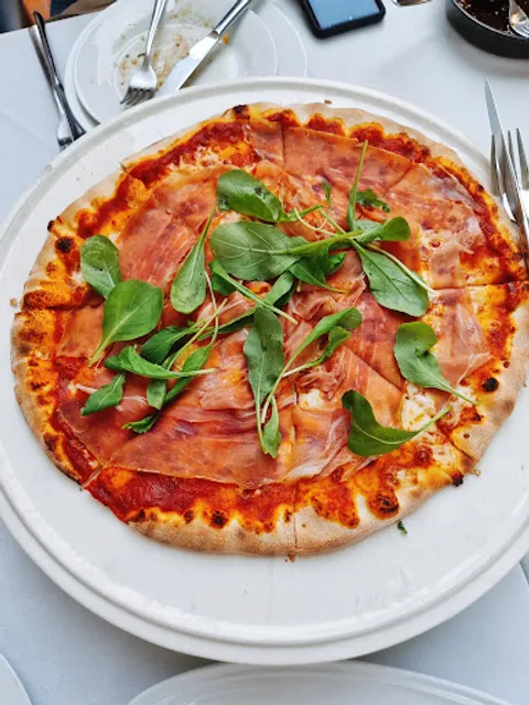 New’s Restaurant & Bar(Pizzazo)