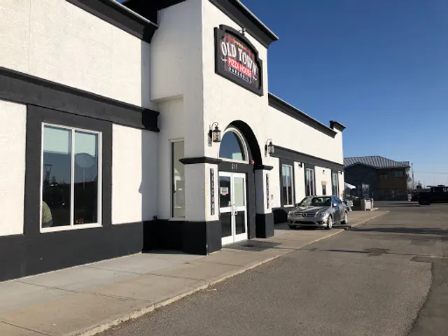 Old Town Pizza House Bar & Grill