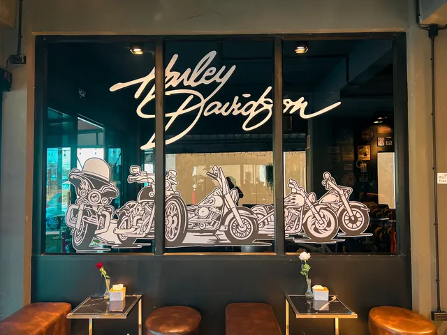 Dark lights club cafe & bistro