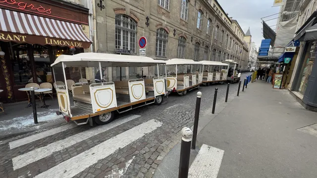 Le Montmartrain (le petit train de Montmartre)
