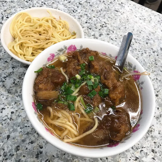 Houzhuang Crispy Sparerib Noodles