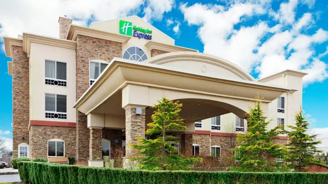 Holiday Inn Express & Suites Long Island-East End by IHG