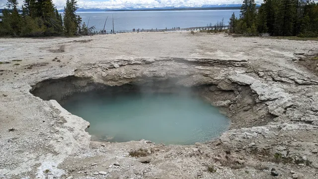 Surging Spring, Yellowstone