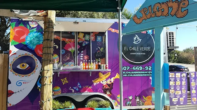 El Chile Verde Mexican Food