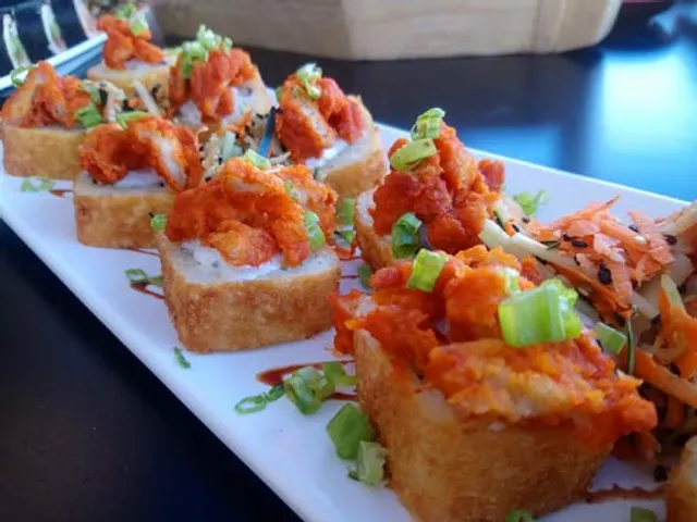 BENTO SUSHI - HOT WINGS