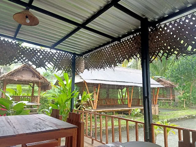 Lesehan & Cafe Sarang Walet