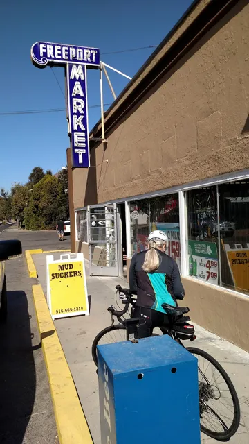 Freeport Market / Reggie’s Tackle Shack