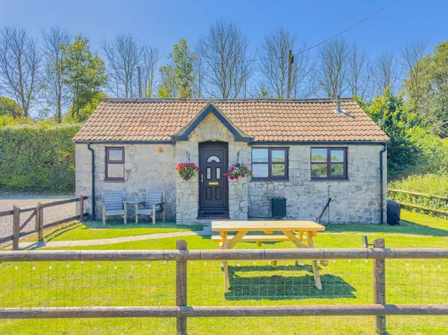 Norton Court Farm, self-catering cottages