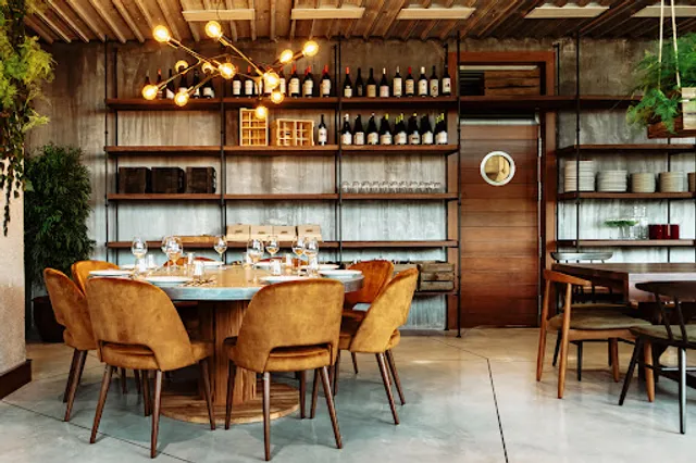 LA CENTRAL GASTRONOMICA. GASTROBAR. TAPERIA. DESAYUNOS. CERVECERIA. BURGER BY PEPE SOLLA